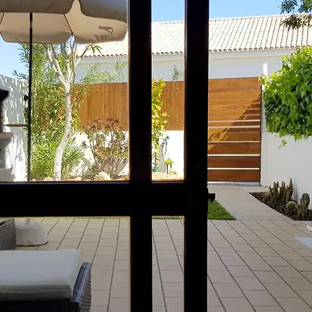 Magnific With A Cozy Garden, 5 Minutes To The Appartamento