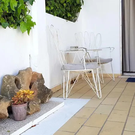 Magnific With A Cozy Garden, 5 Minutes To The Appartamento