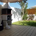 شقة Magnific With A Cozy Garden, 5 Minutes To The