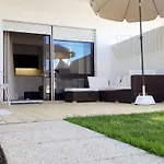 Magnific With A Cozy Garden, 5 Minutes To The Apartmán