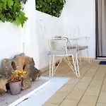 Magnific With A Cozy Garden, 5 Minutes To The شقة