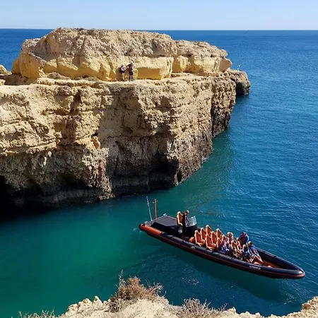 Magnific With A Cozy Garden, 5 Minutes To The Apartament