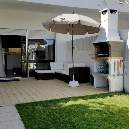 Magnific With A Cozy Garden, 5 Minutes To The Apartament *