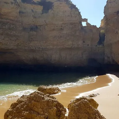 Apartament Magnific With A Cozy Garden, 5 Minutes To The Albufeira