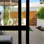 Magnific With A Cozy Garden, 5 Minutes To The Apartamento