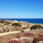 Magnific With A Cozy Garden, 5 Minutes To The Albufeira